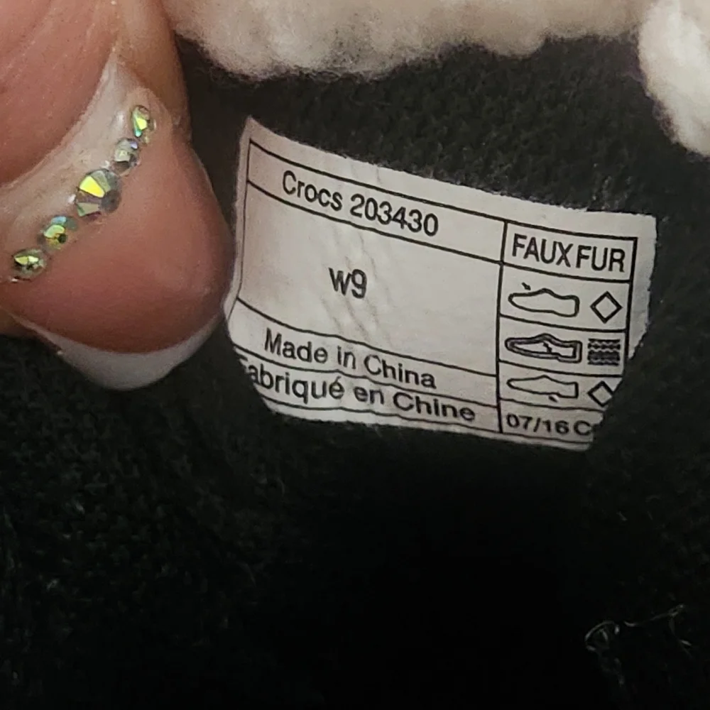 CROCS Black Winter Boots with White Lining - Picture 6 of 7